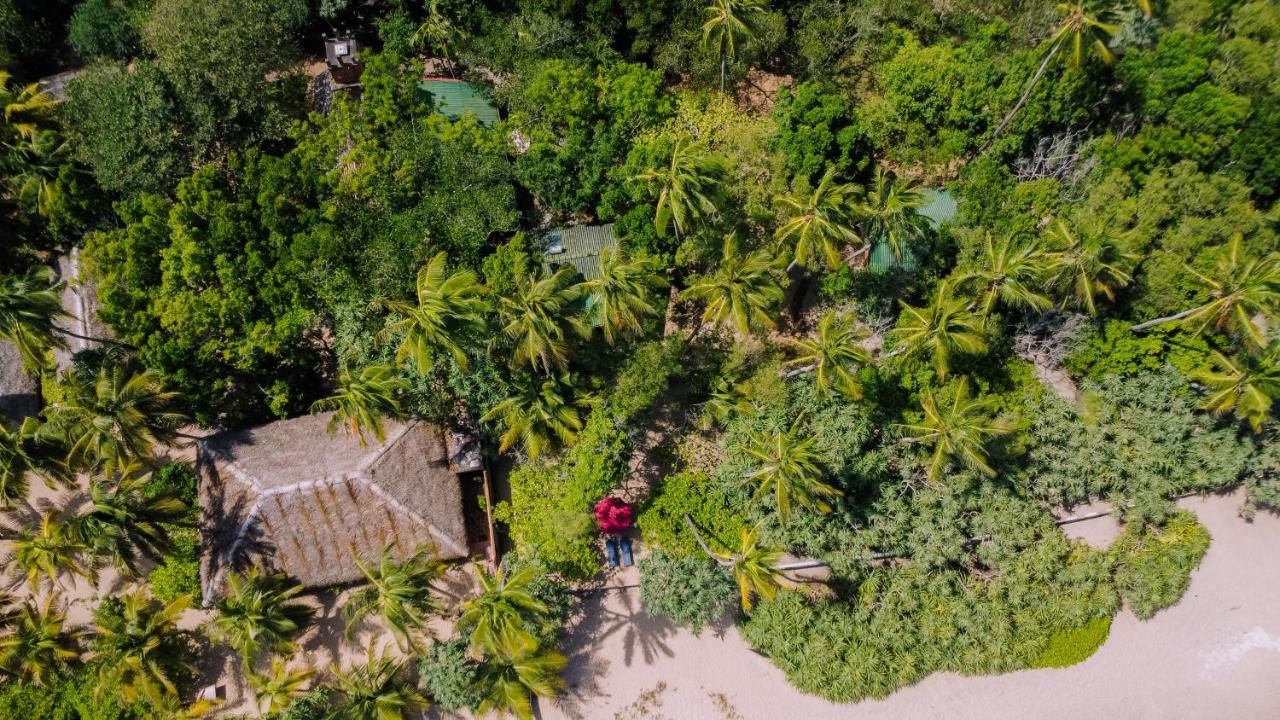 The Waves Beach Chalets - B&B Tangalle