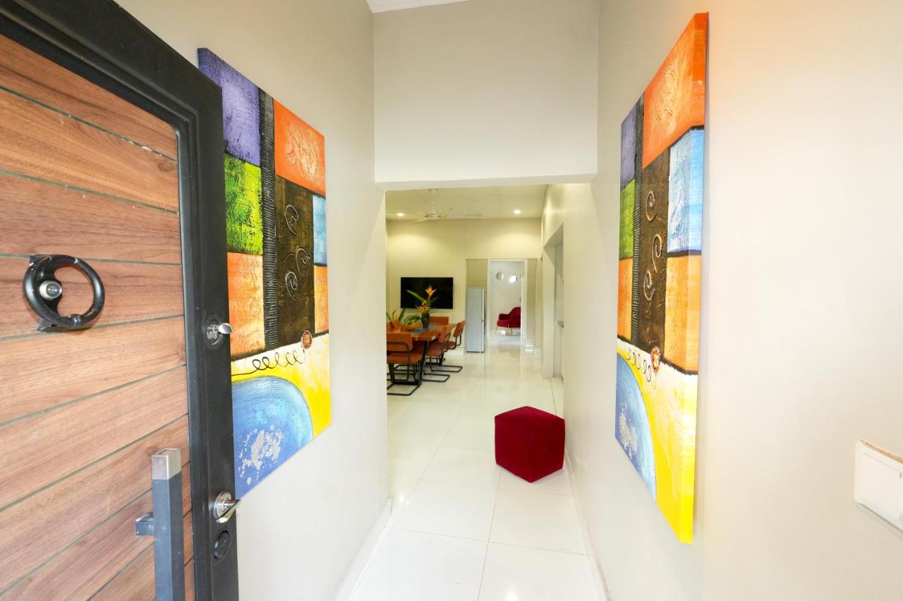 Lukas Garden Accra with Pool, Jacuzzi & Gym - Bed and Breakfast Accra