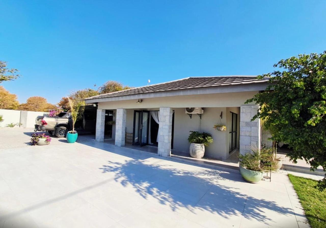 Luna Holiday Home - B&B Maun