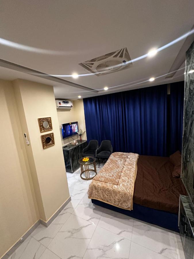 Studio Appartment Bahria Town Manzil Stays - B&B Lahore