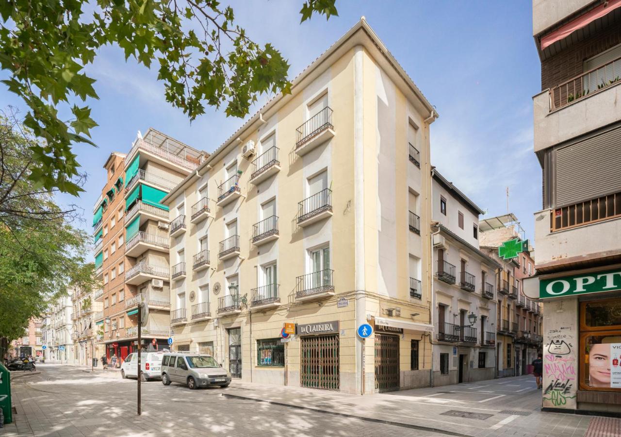 EnjoyGranada Plaza de los Lobos - Bed and Breakfast Granada