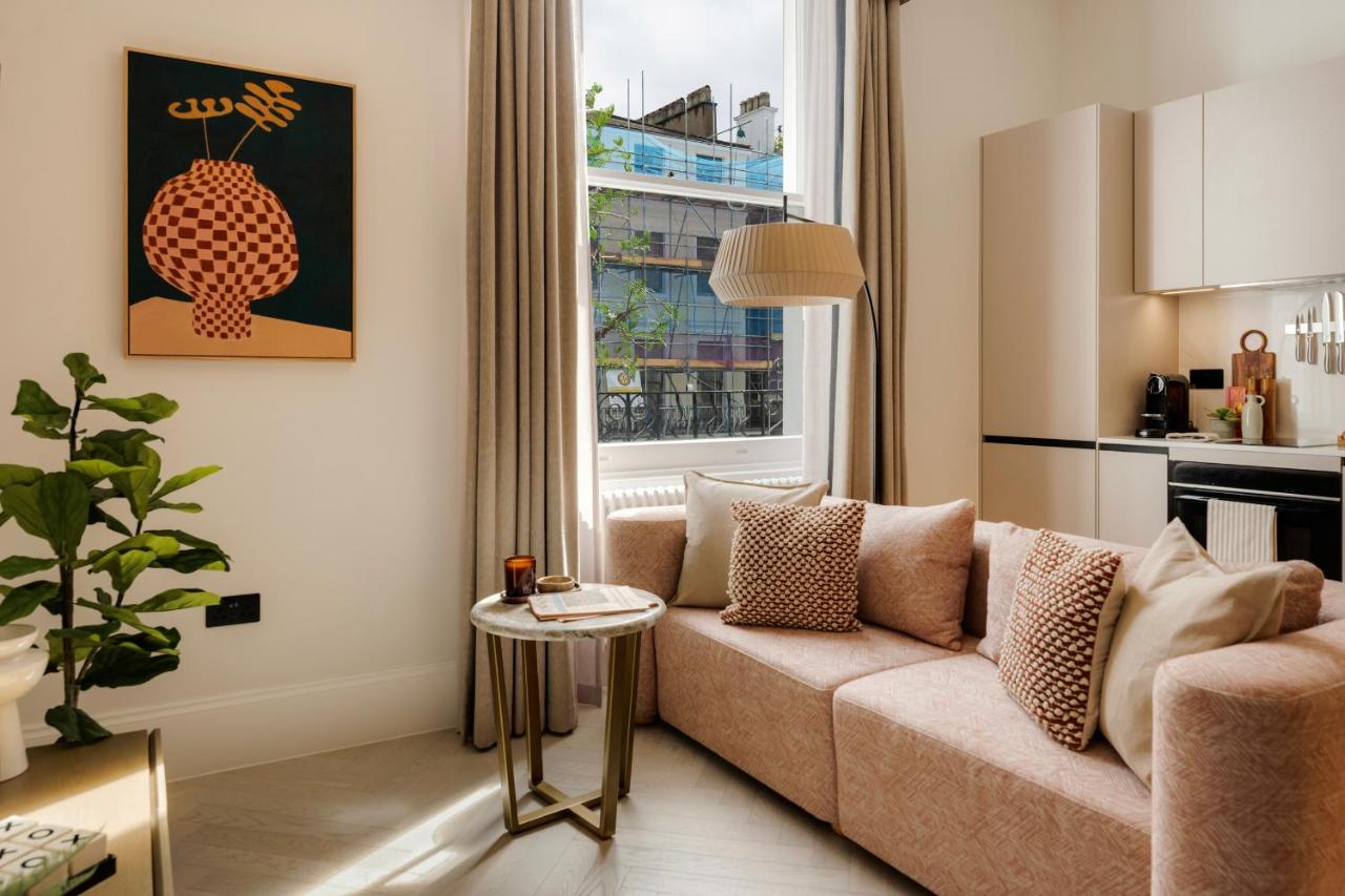 Deluxe One-Bedroom Apartment