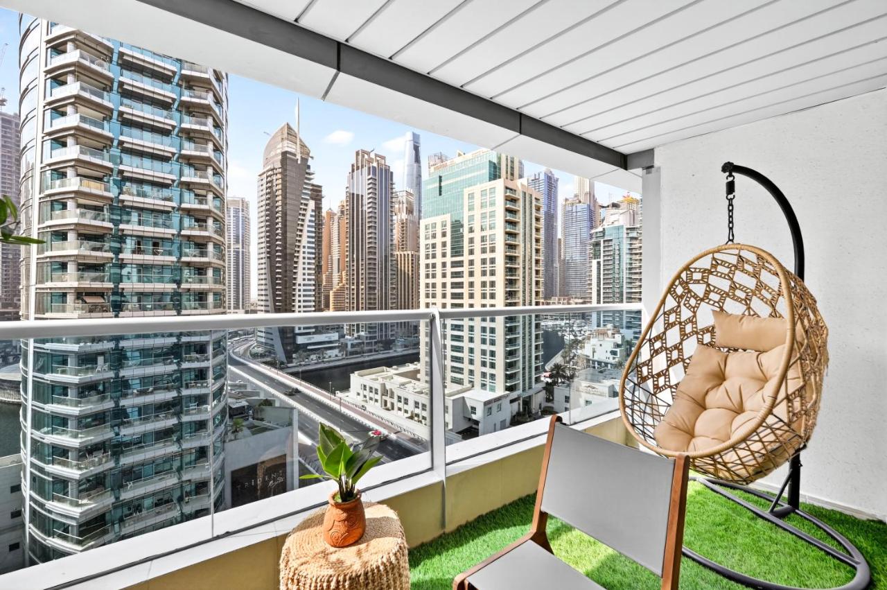 Luxury 2BR Marina View-walking distance to JBR beach, marina mall & metro - Chambres d'hôtes Dubaï