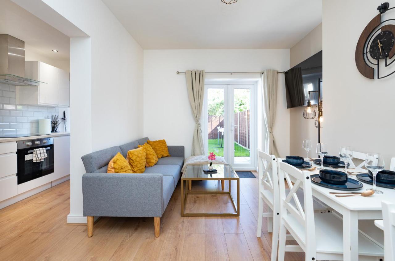 Open Mind Property - Cozy 4BR Flat & HotTub, Bognor - Ferienwohnung Bersted