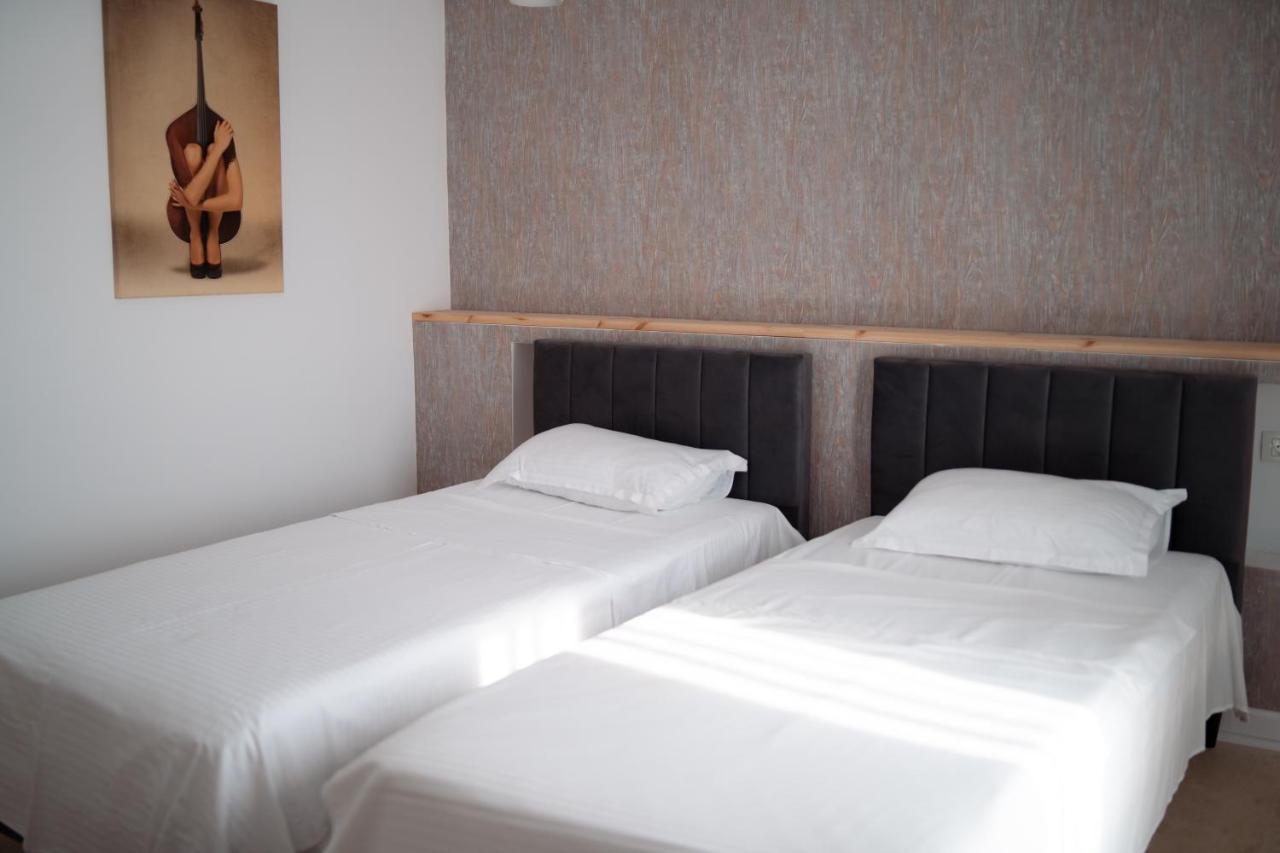 Complex Chitu, Odihna, Camere Cozy si Cazino - B&B Izbiceni