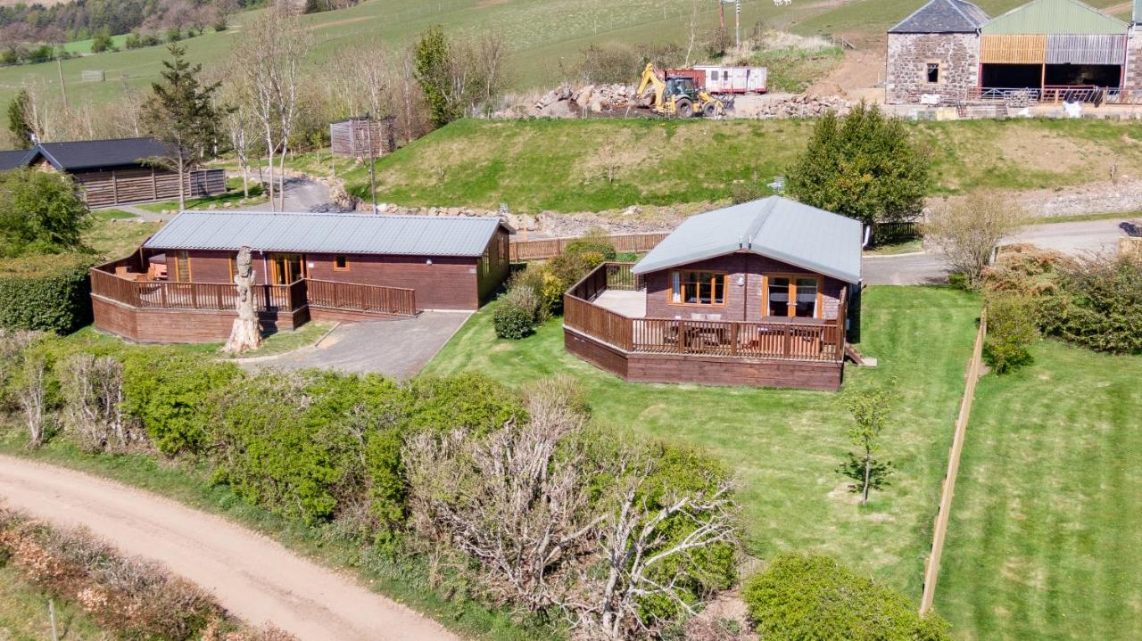 Tawny Lodge with Hot Tub - Chambres d’hôtes Cupar