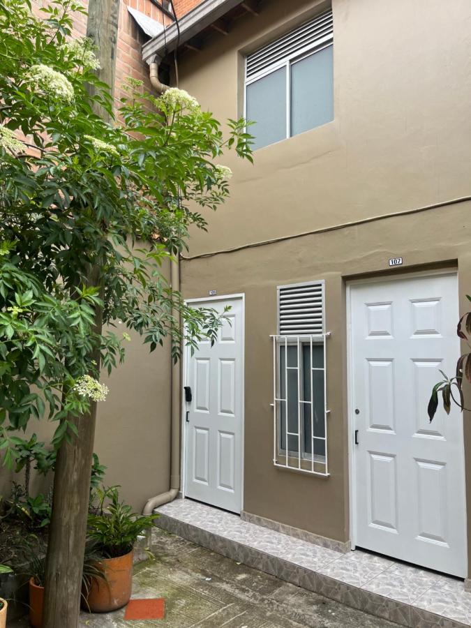 Lucia Metro House - B&B Medellín