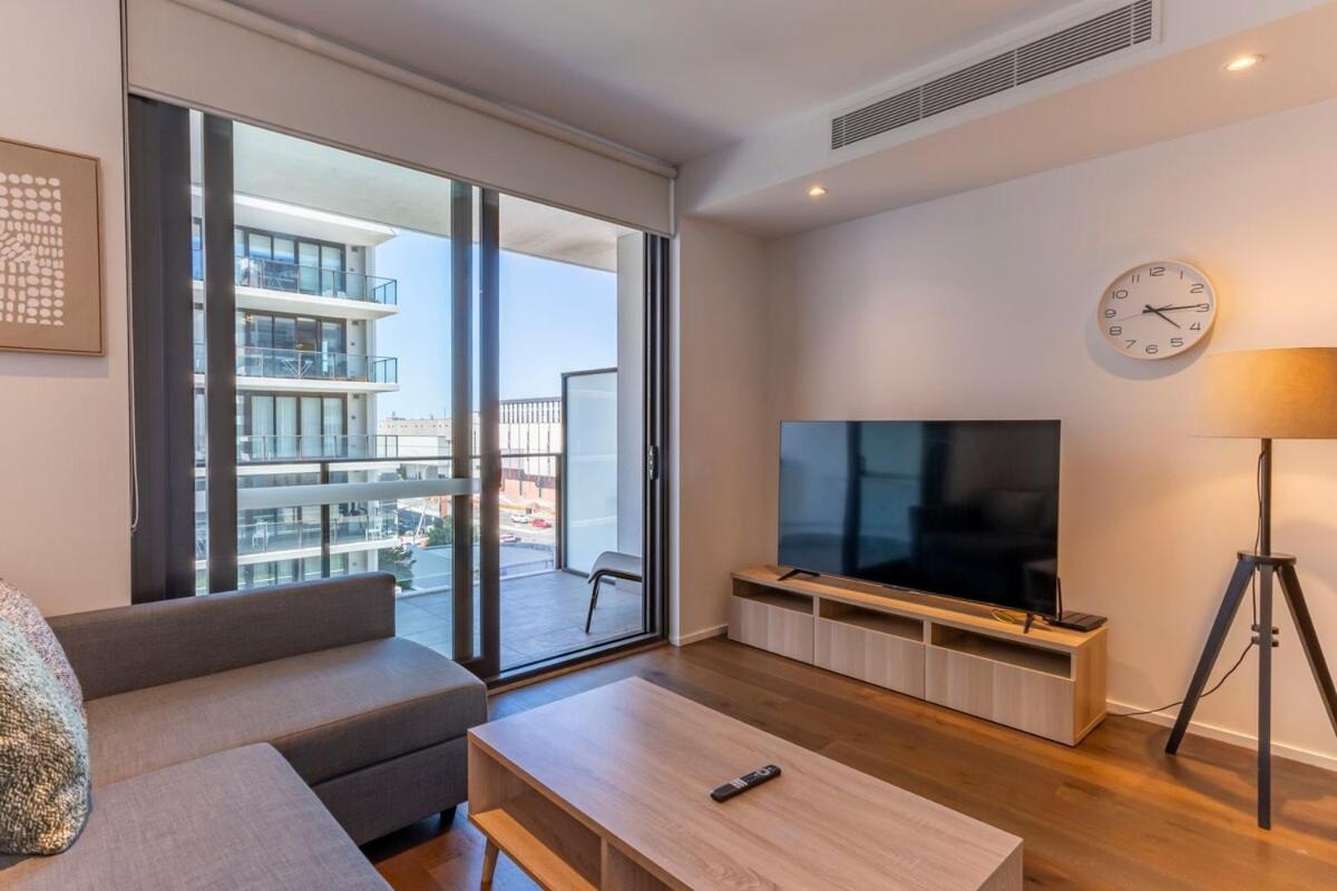 F5 Mascot 3 Bedroom Split Level Elegant Apartment - Bed and Breakfast Sydney