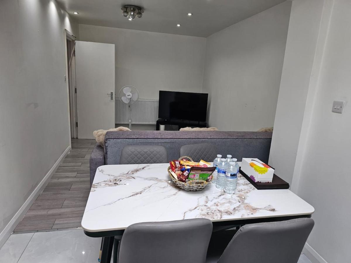 2-Bed with Grdn Retreat Parking - Chambres d’hôtes Perivale