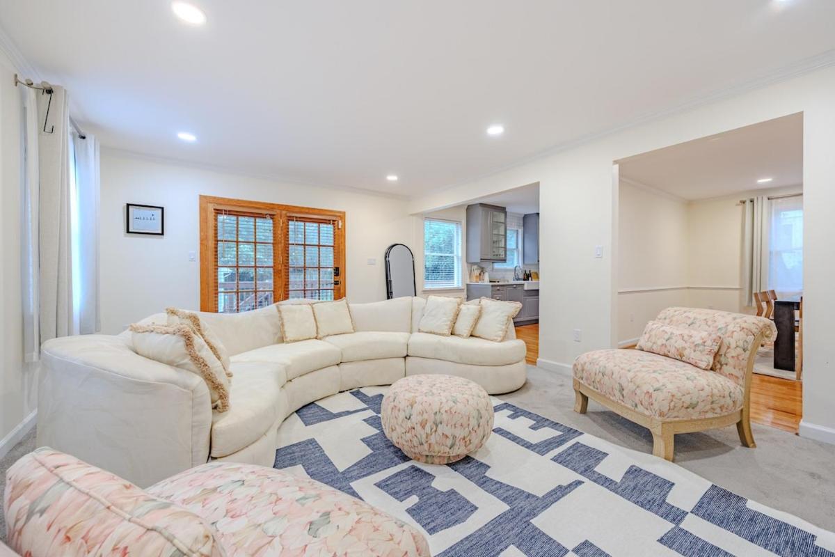 Spacious 5BR with Gym, Deck, Tesla Charger, near DC - B&B Arlington