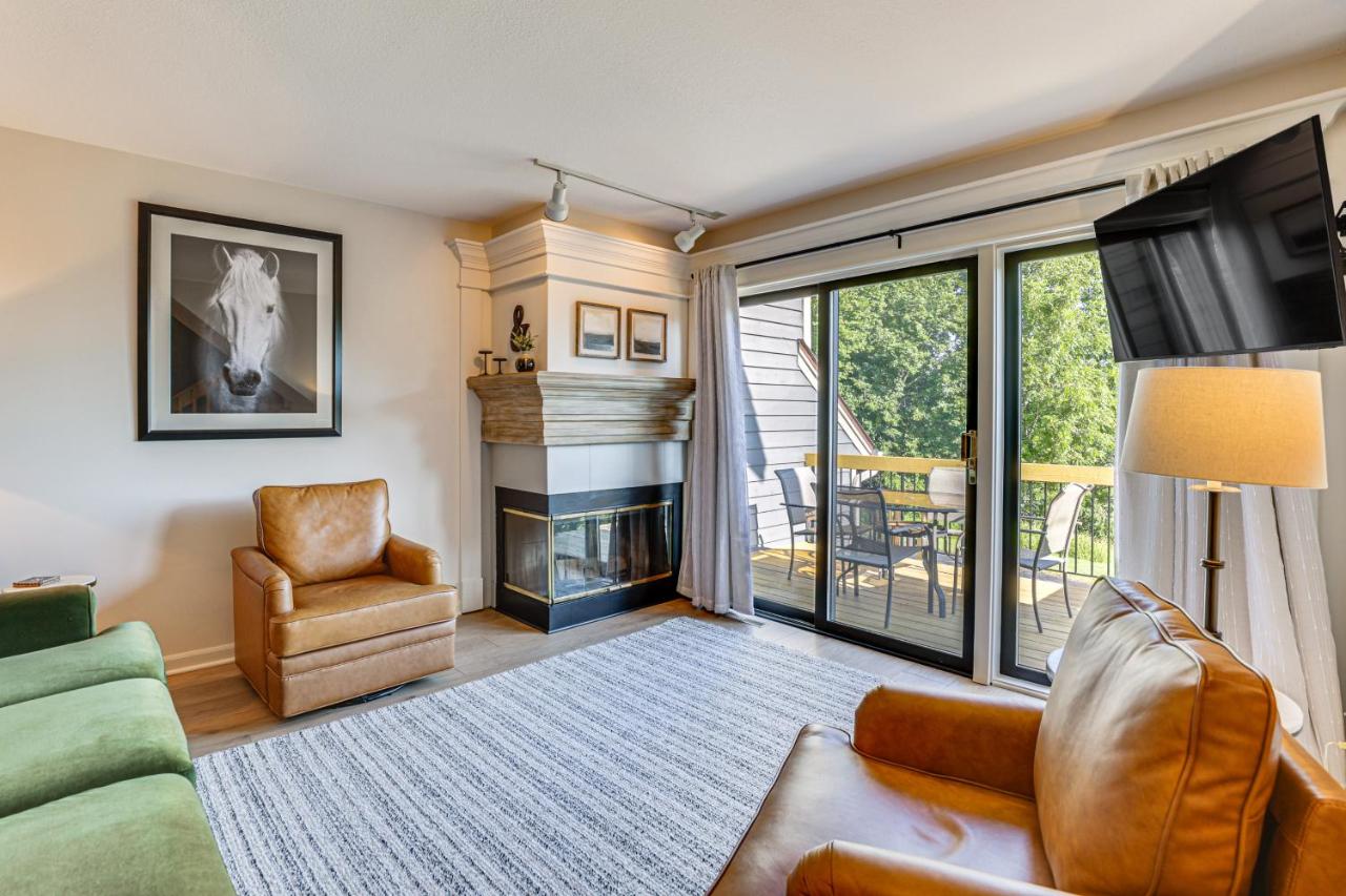 Views and Indoor Pool! The Galena Territory Gem - Chambres d’hôtes Guilford