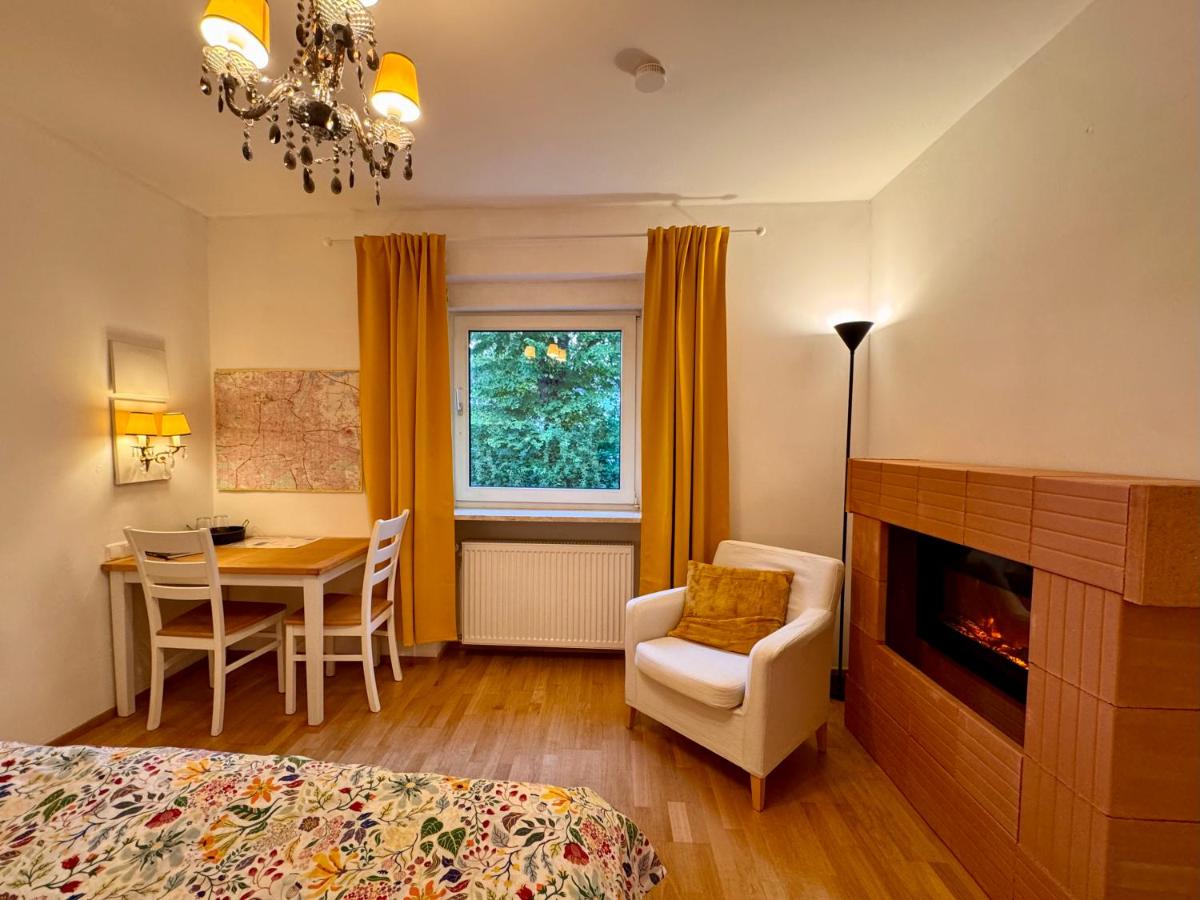 Modernes Zimmer am Park mit Garten, Hühner & Enten - Ferienwohnung München