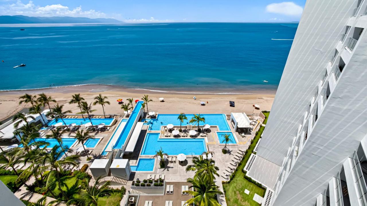 Beachfront 2BR Condo - Resort Pools & Scenic Balcony Views - B&B Puerto Vallarta