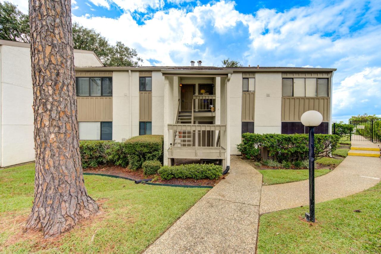 Serene Lakeside Beauty - B&B Montgomery