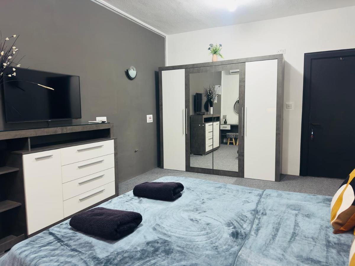 Standaard Tweepersoonskamer met Gedeelde Badkamer