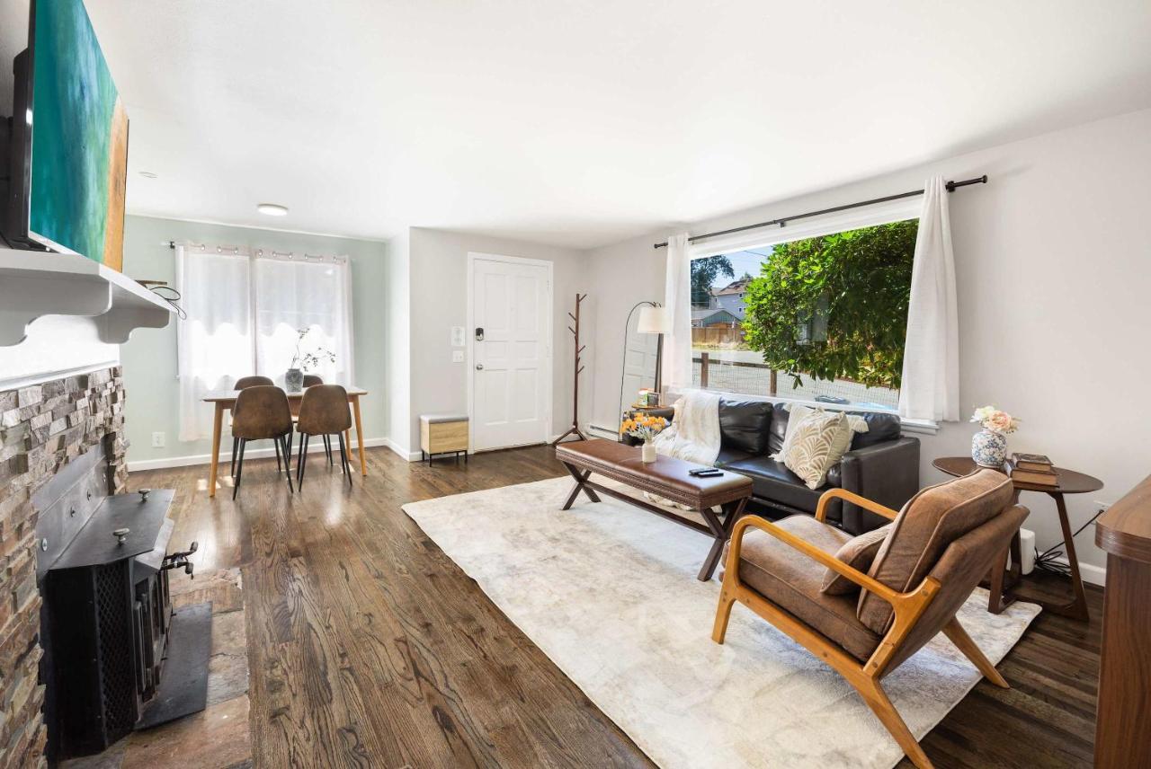 Vintage Charm 3BR Home w Yard Pets Welcome - B&B Shoreline