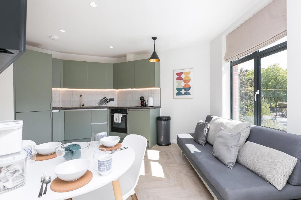 Luxe 2 bed - 20 minutes from Central London - B&B London
