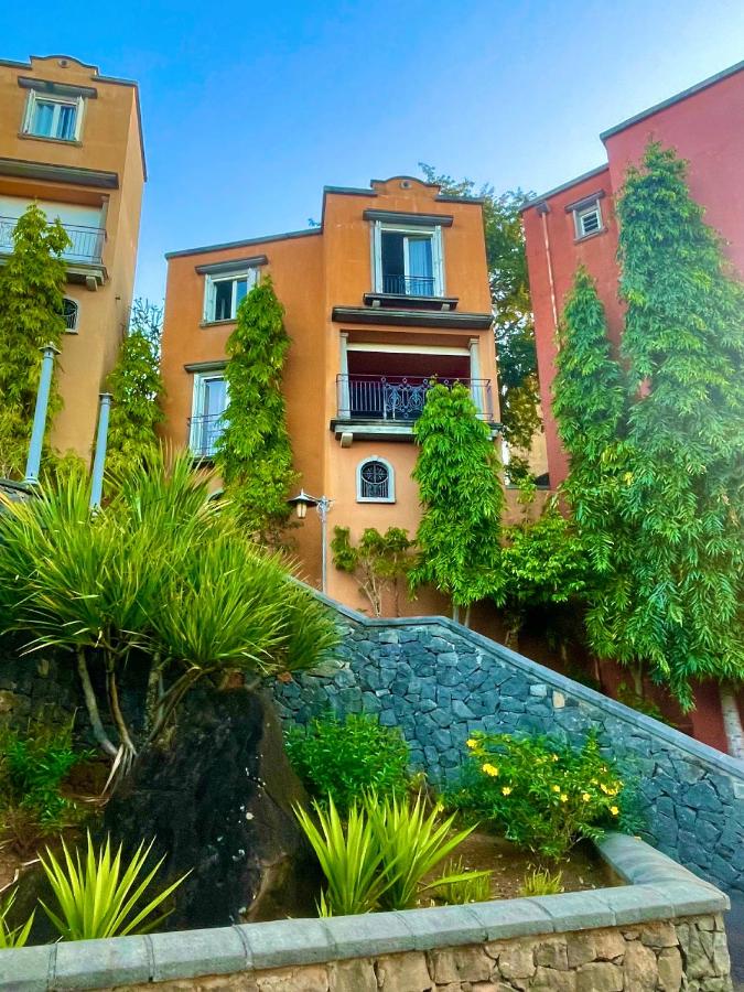 Charming 2-Bedroom Ensuite Villa in picturesque Port Chambly - Ferienwohnung Terre Rouge