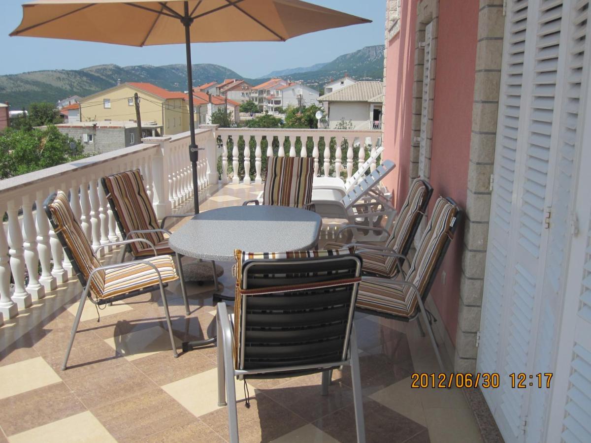 One-Bedroom Apartment with Balcony