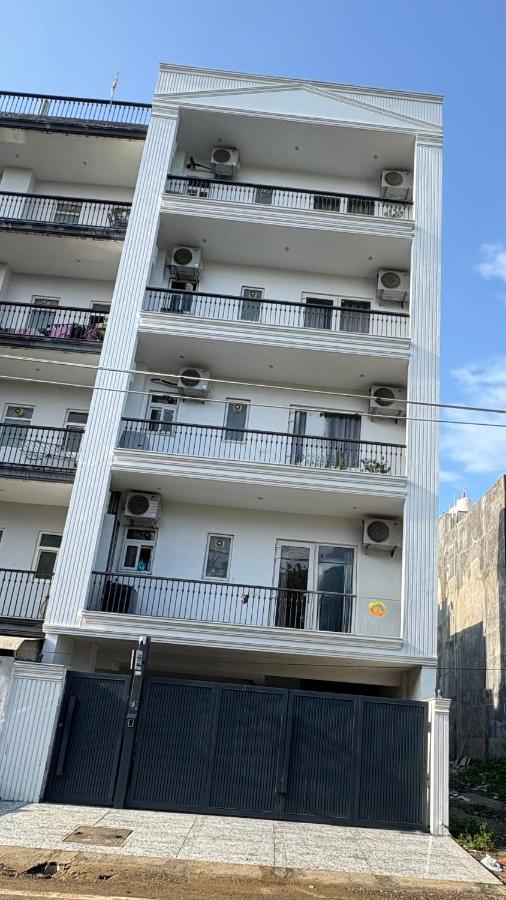 Auric Abode Stays- Sector 55 Golf Course Road - B&B Gurugram