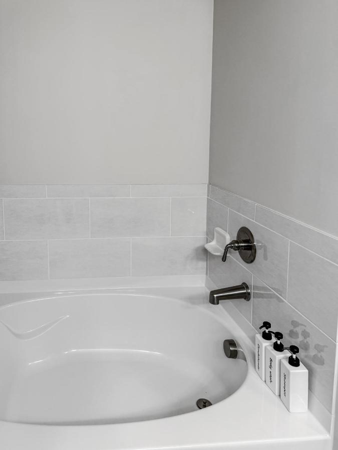 Appartamento con 2 Camere da Letto e Vista Piscina