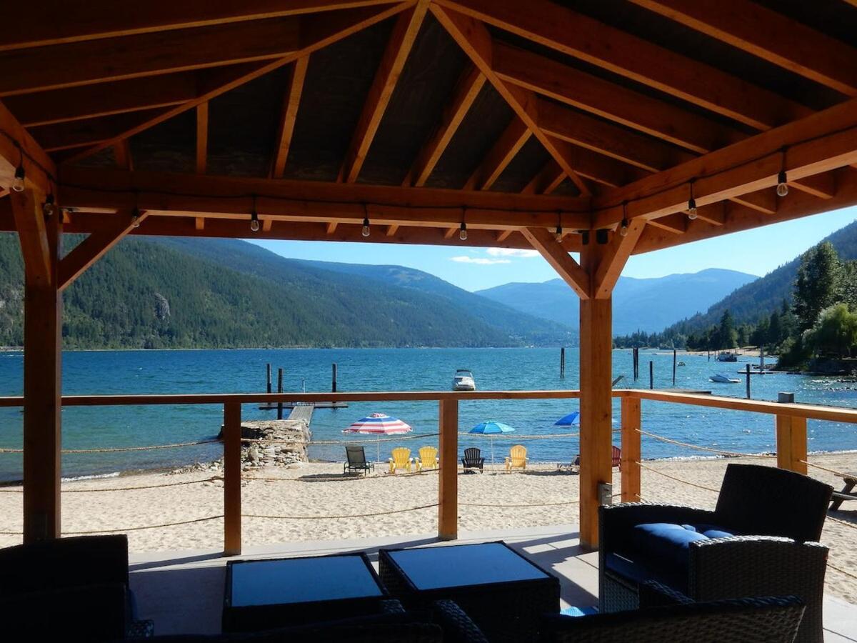 Beach front cabin near Nelson, BC - B&B Nelson