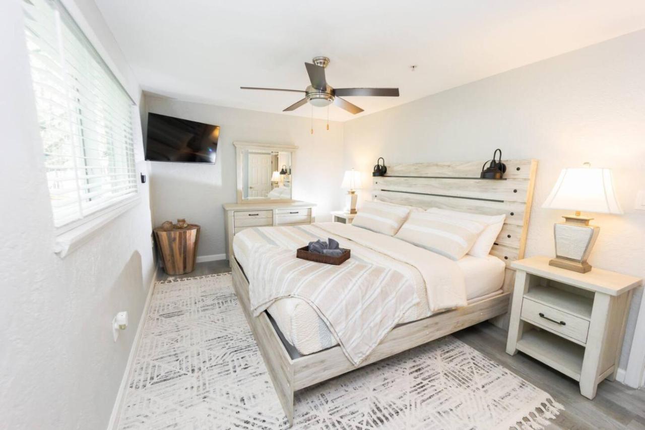 Riverwalk Retreat King Suite - B&B Fort Myers