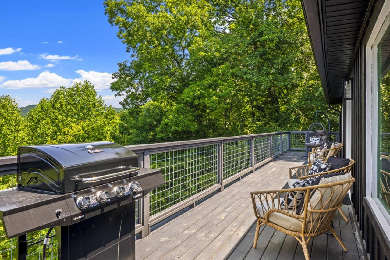 Wolfpack Retreat - Hot Tub- Mountain Views- 2 Pets Free - B&B Sevierville