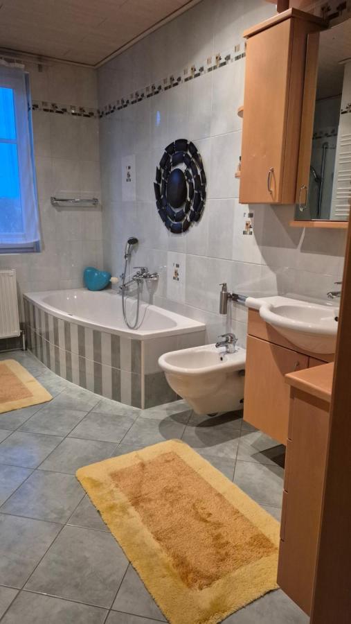 Camera Doppia con Letti Singoli Spaziosa