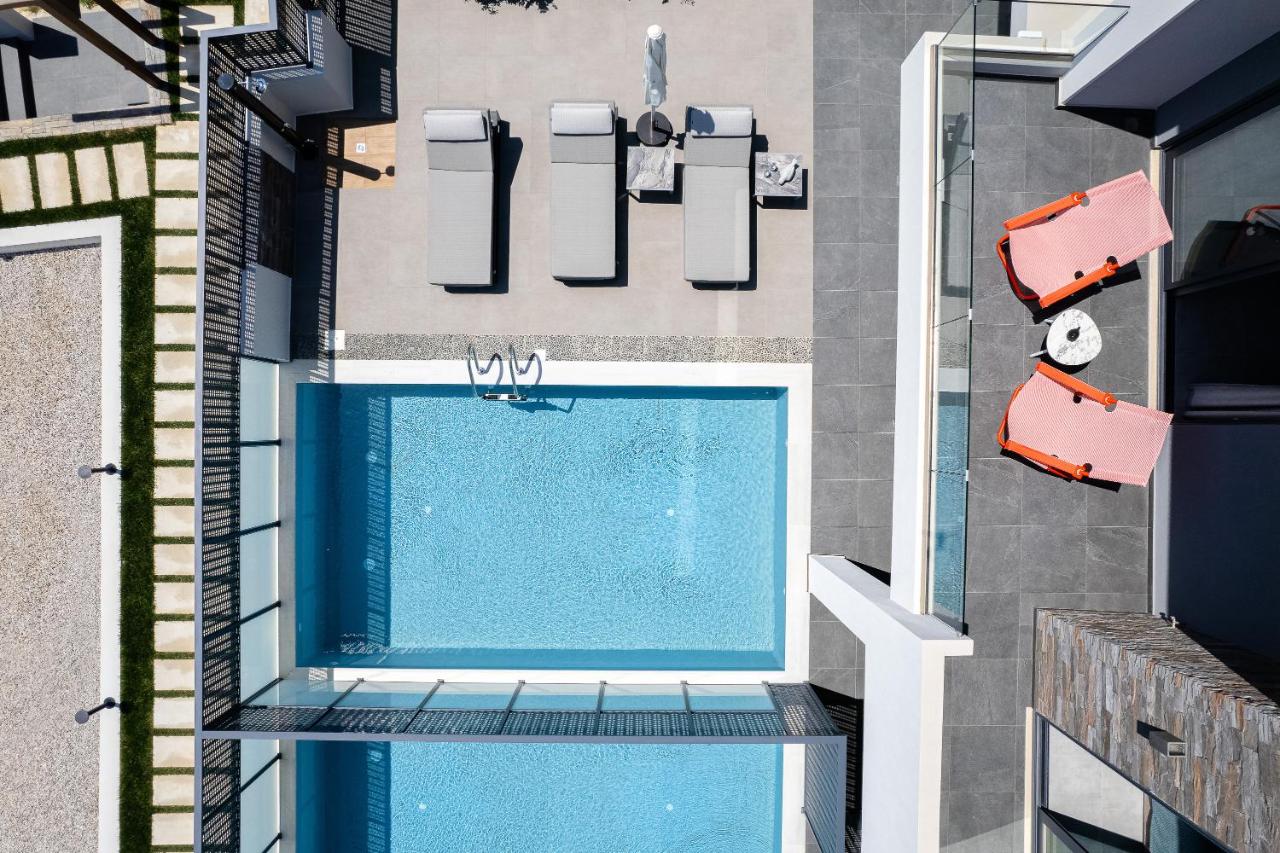 VillAgioi - Luxury villas, Private Pools, 450m to the Beach - Chambres d'hôtes La Canée