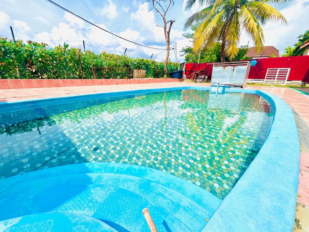 The 5R Famosa Villa - B&B Kampung Ulu Pegoh