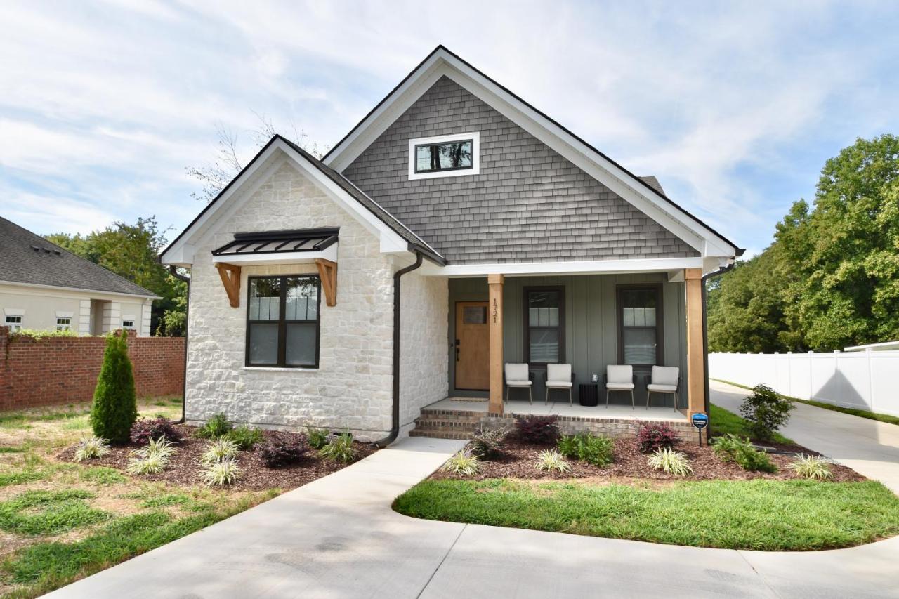 Luxury New Construction Cottage with fireplace, office, and covered deck - Ferienwohnung Gastonia