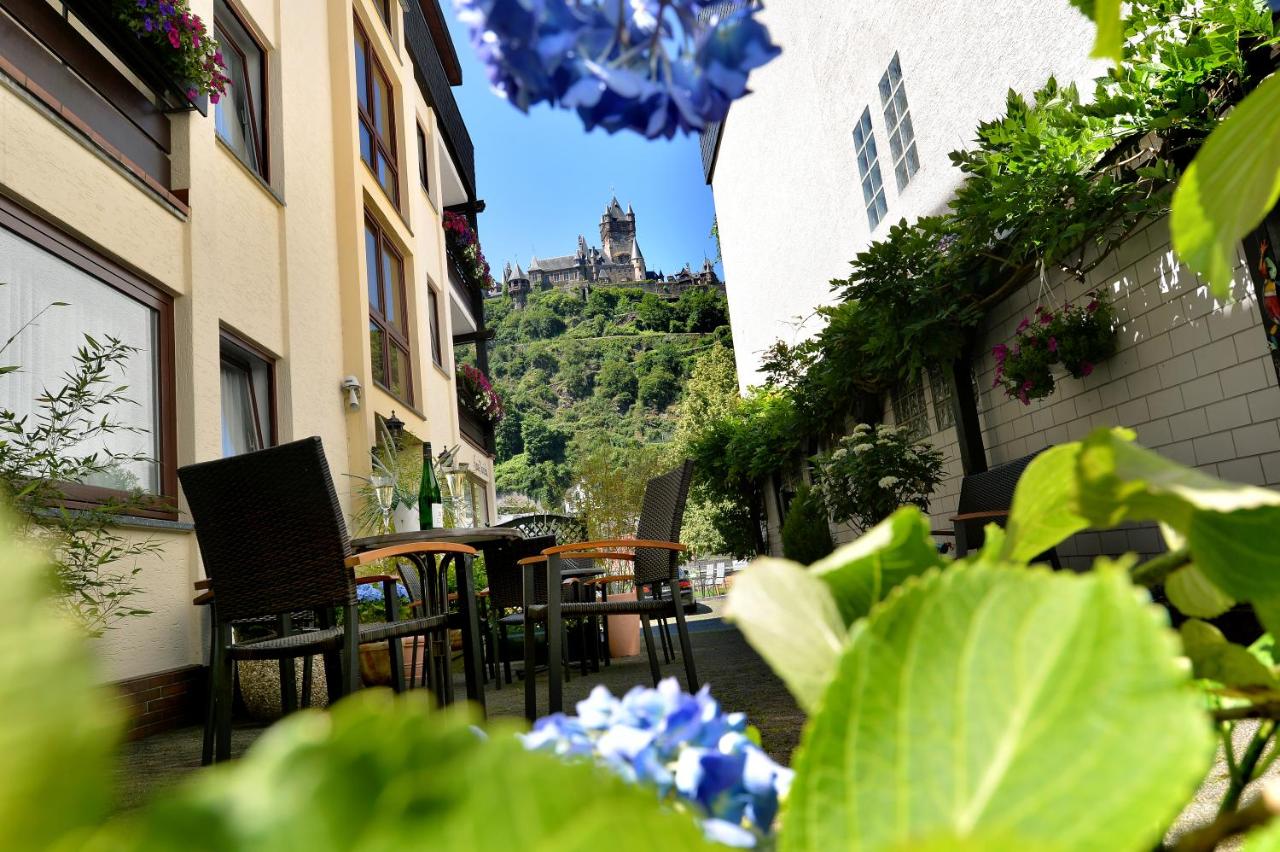 Apartment mit Balkon und Blick auf den Fluss