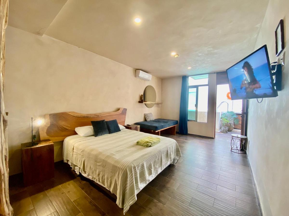 Camera Matrimoniale con Vista Piscina