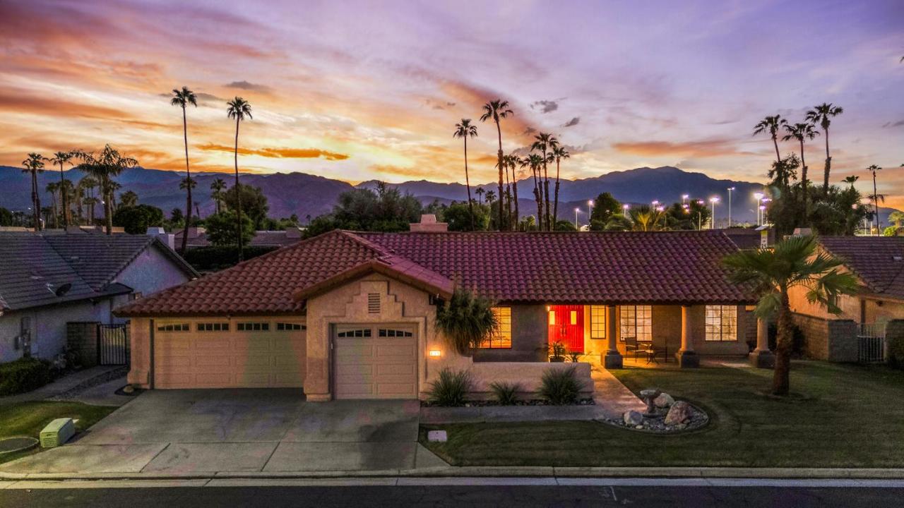 Azure Oasis-Saltwater Pool & Spa with Putting green! - B&B Palm Desert