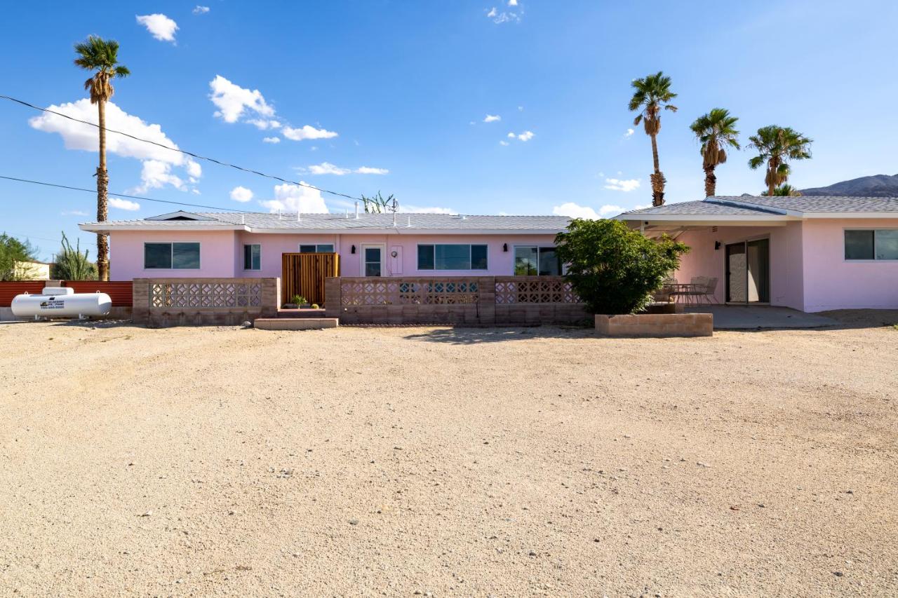Mid Century Vibes - 2 Min to JTNP - Retro Dive Bar - View - Bed and Breakfast Twentynine Palms