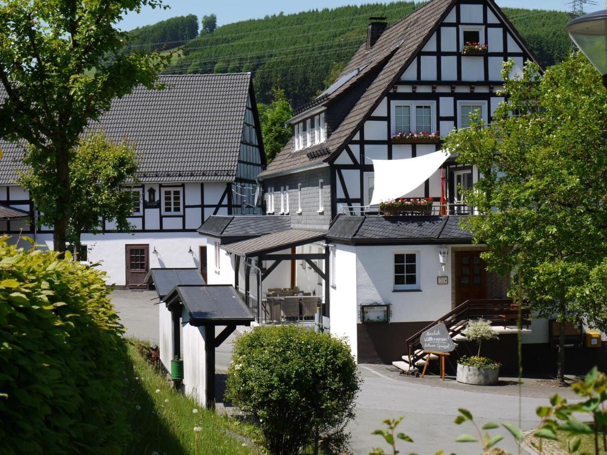 B&B Schmallenberg - Gasthof zur Post - Bed and Breakfast Schmallenberg