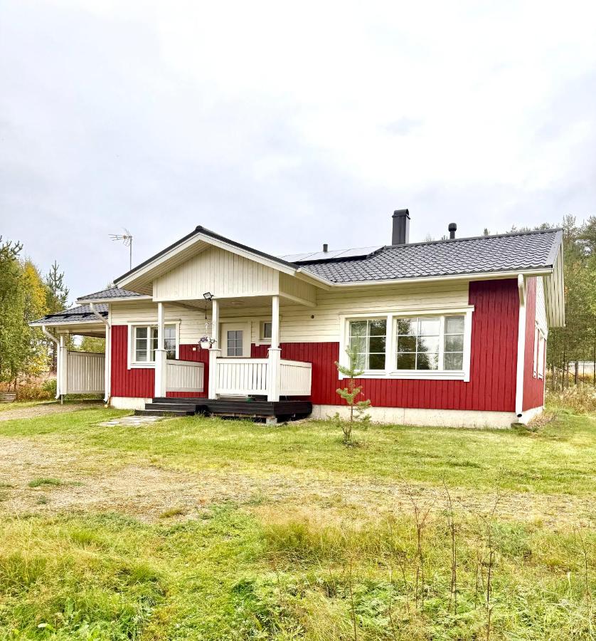 Polar Night Wooden House with Sauna - B&B Sodankylä