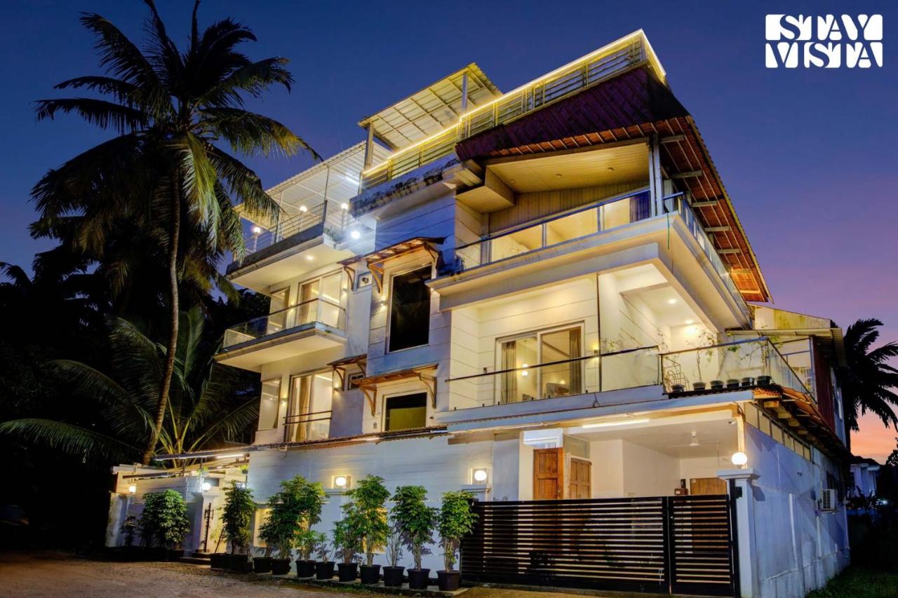 StayVista at Casa Clarence with Pool and Jacuzzi Villa - Chambres d'hôtes Nerul