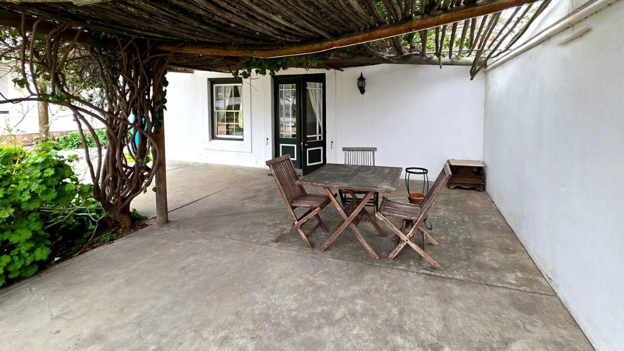 Volstruis Paleis - B&B Ladismith