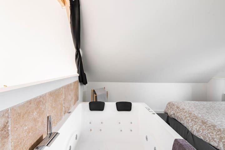 Loft arty à 800 mètres de la plage avec jacuzzi - Chambres d’hôtes Veulettes-sur-Mer