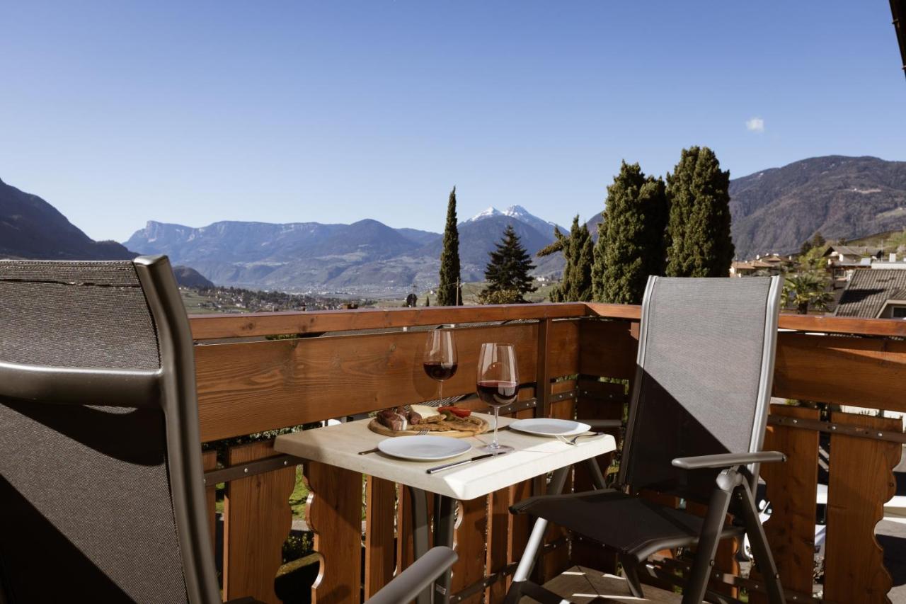 Superior One-Bedroom Apartment with Balcony