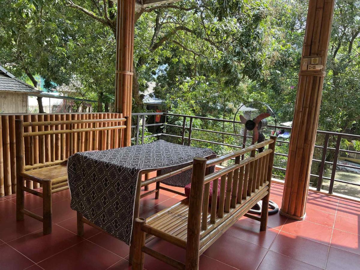 Standard Twin Room with Mountain View