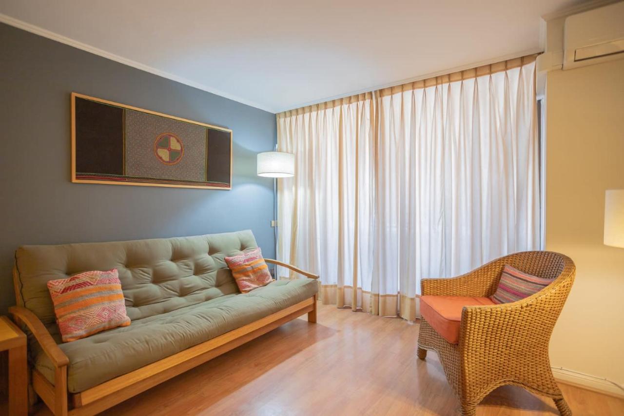 Your Stylish Urban Escape by Costanera Center - B&B Santiago