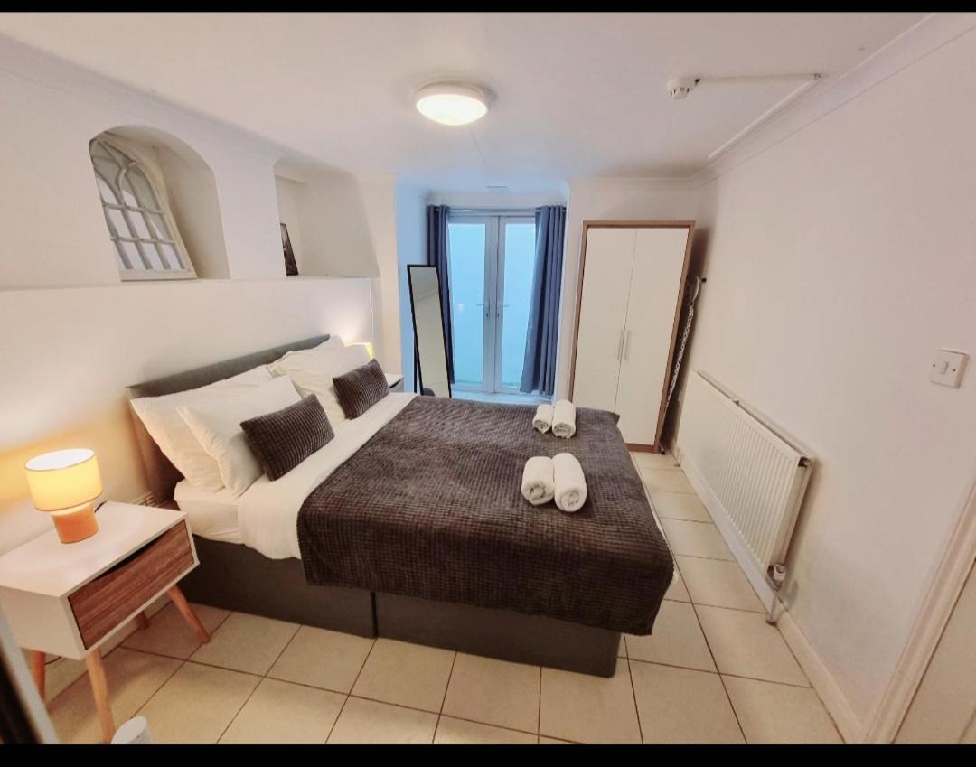 Kent 1 bedroom apartment 2 mins walk to Gravesend Station & Town Centre - B&B Gravesend