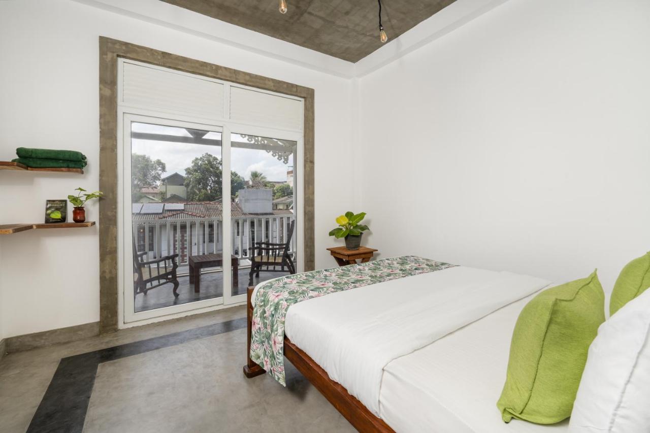 Doppel-/Zweibettzimmer mit Balkon