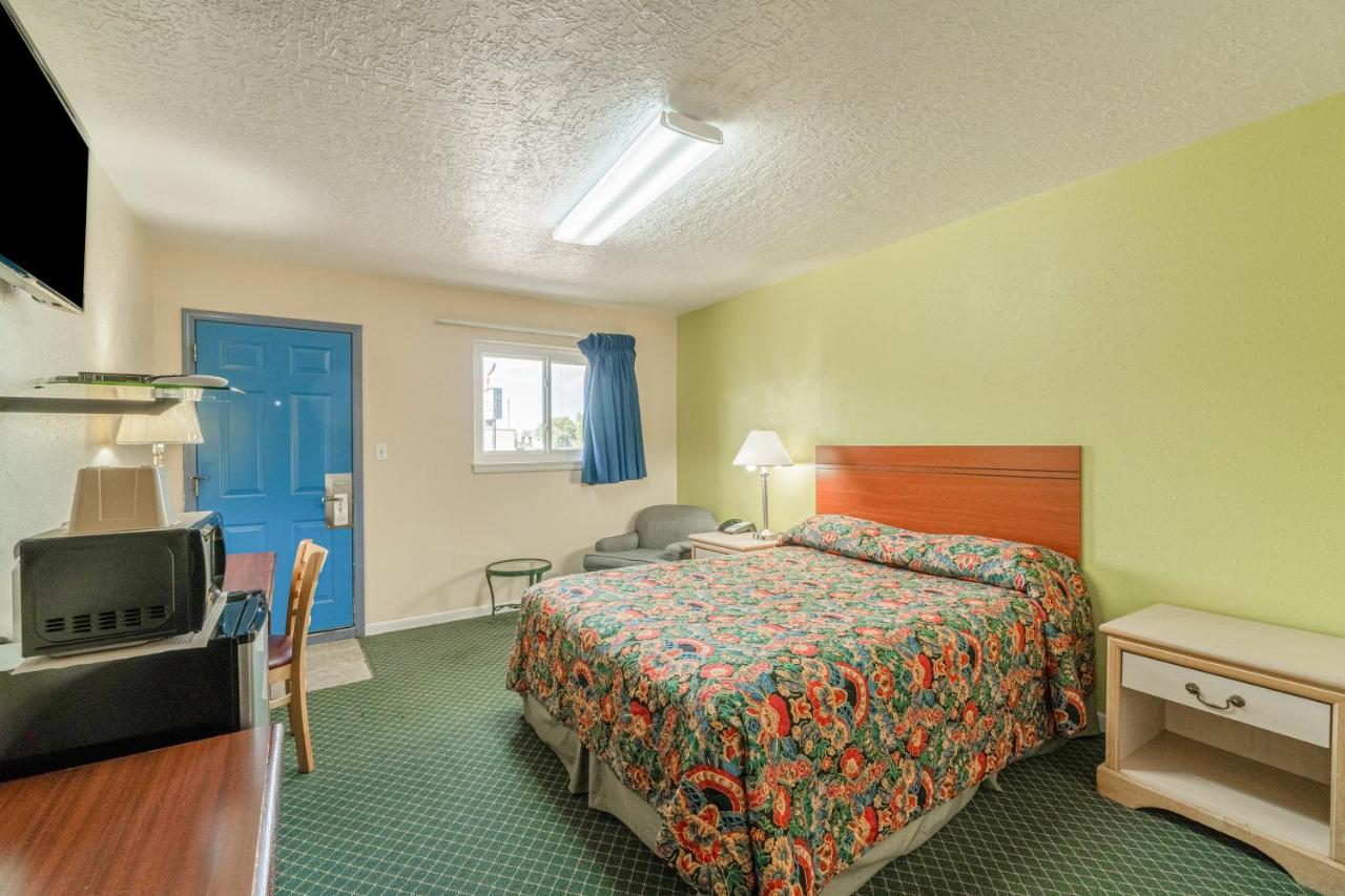 Queen Bed Non-Smoking