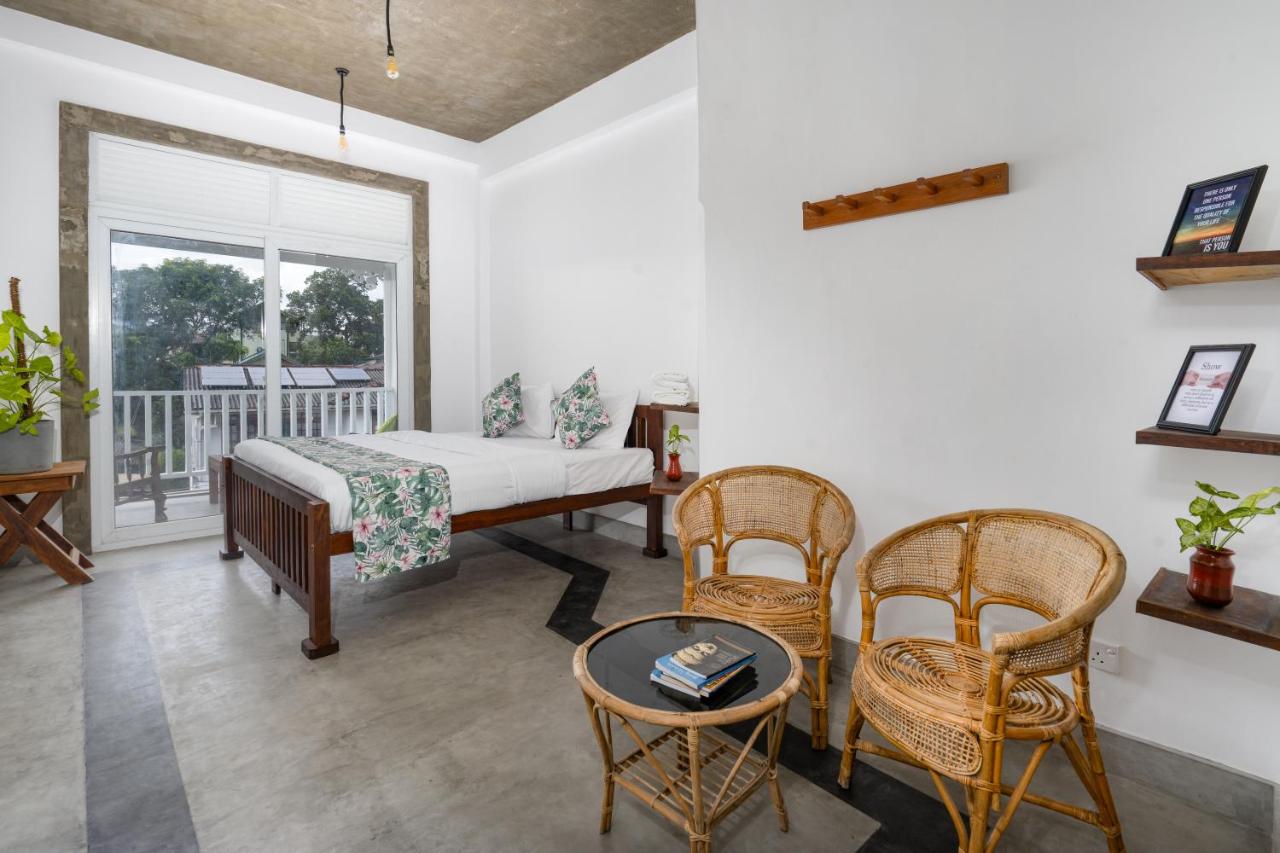 Doppel-/Zweibettzimmer mit Balkon