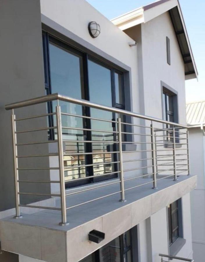 CLOSE TO SANDTON and The Airport - B&B Johannesburg