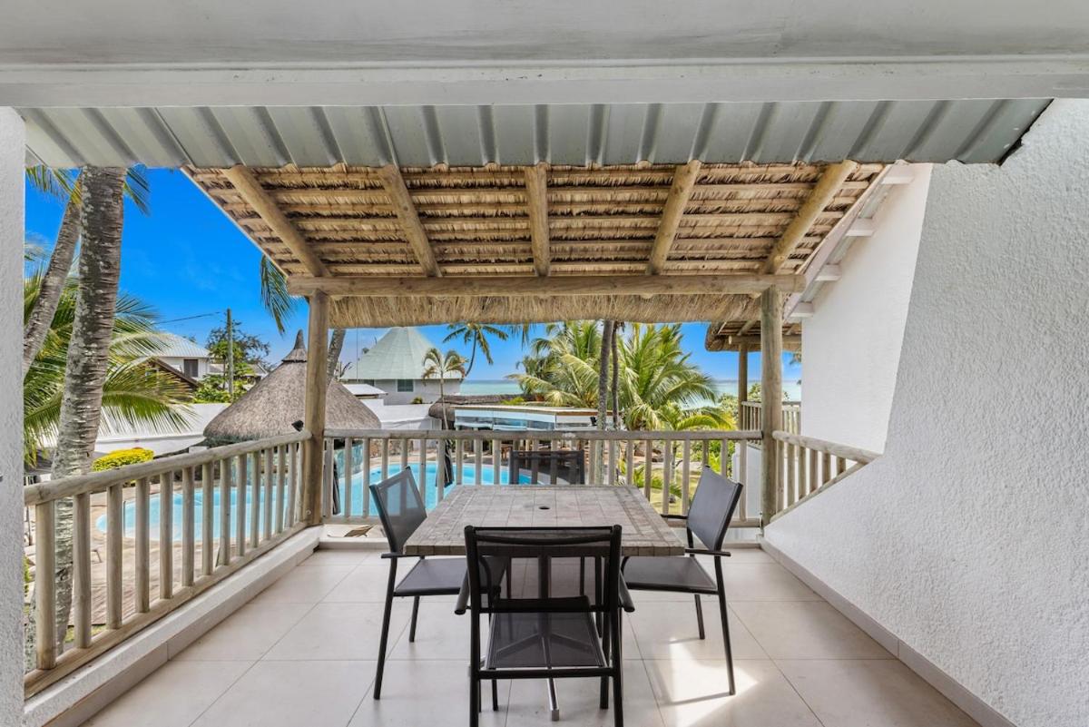 Grand Sahāna 8 - 2BR Beachfront Apartment with Balcony Terrace - Work from Paradise - Digital Nomad - B&B Trou aux Biches